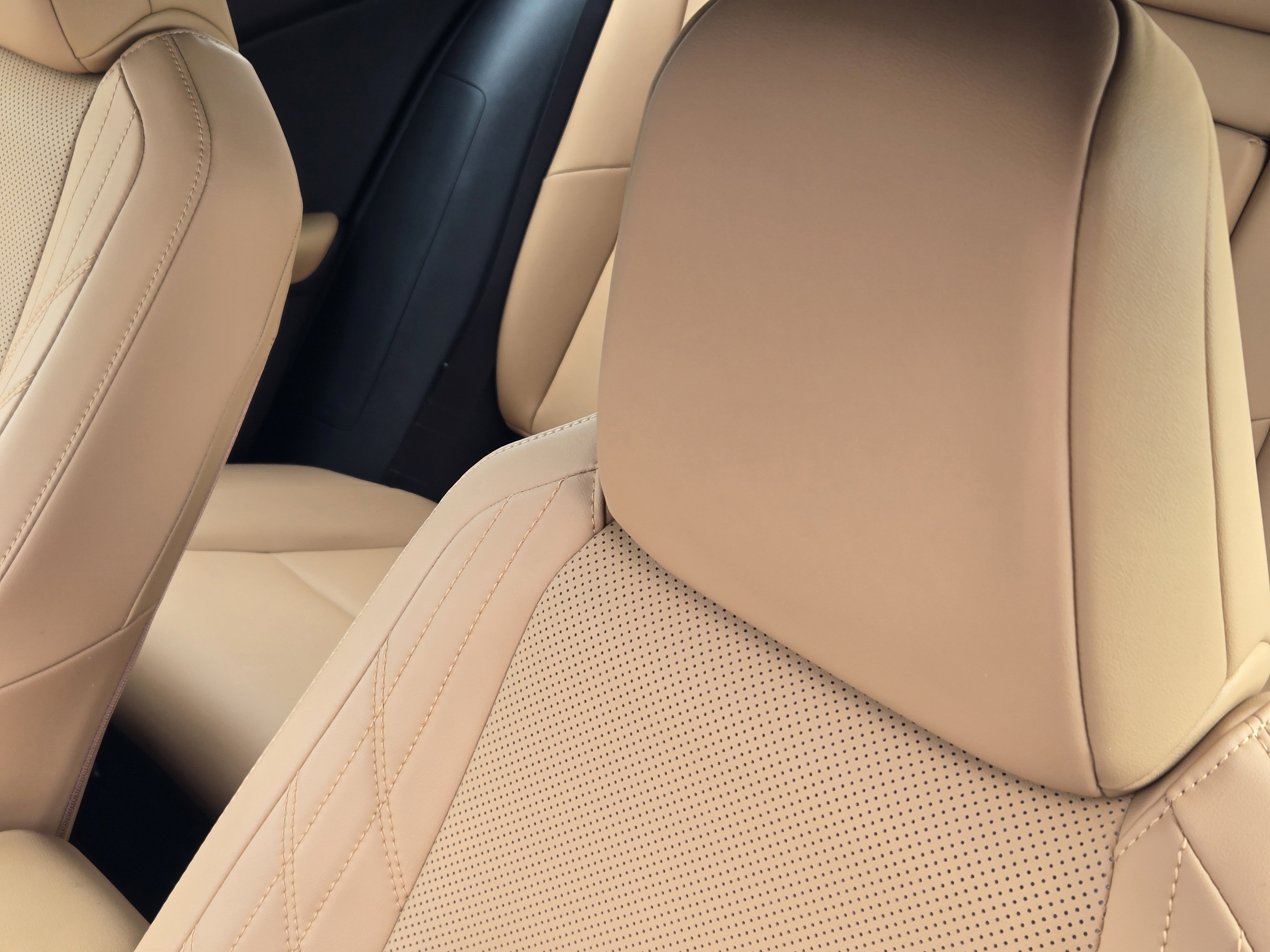 Used 2025 Lexus UX 300h FWD image 34