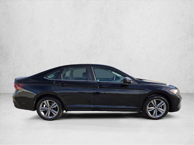 Used 2023 Volkswagen Jetta SE video 4