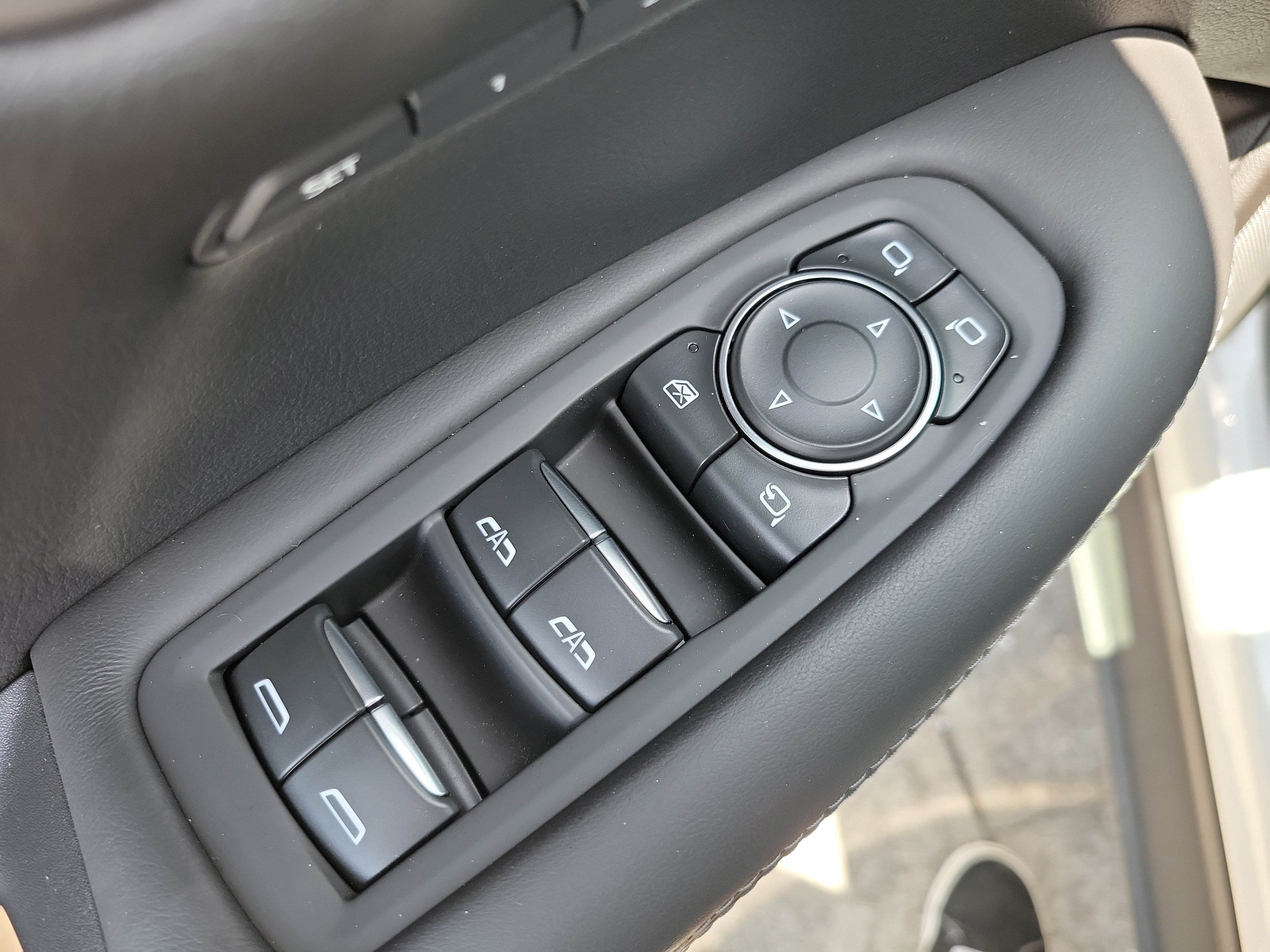 Certified 2022 Cadillac XT5 Sportv w/ Platinum Package AWD/4WD image 17