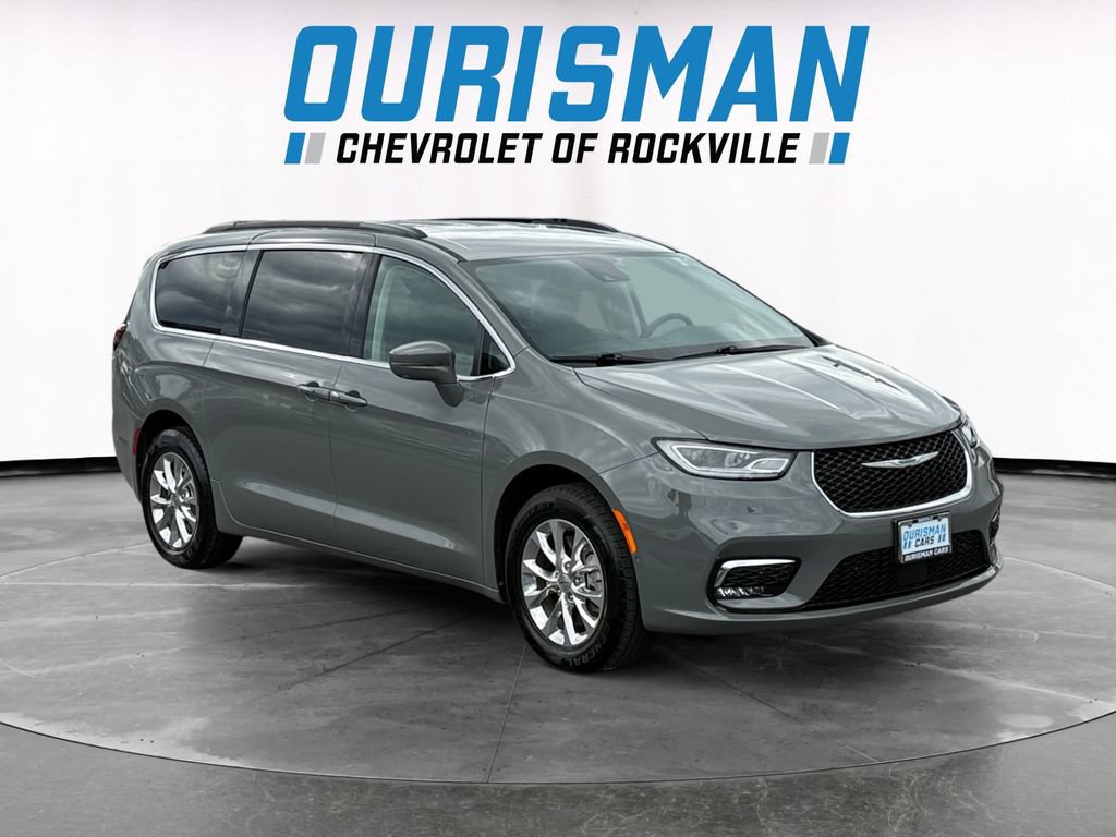 Used 2022 Chrysler Pacifica Touring-L w/ Uconnect Theater Family Group