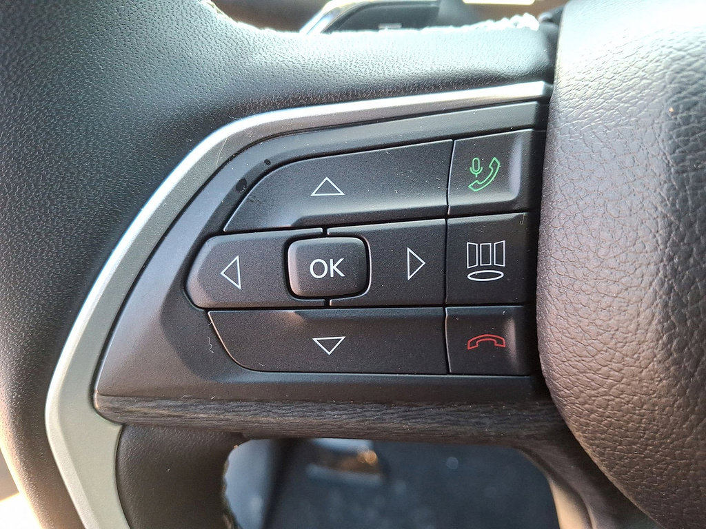 Used 2024 Jeep Grand Cherokee Limited image 17