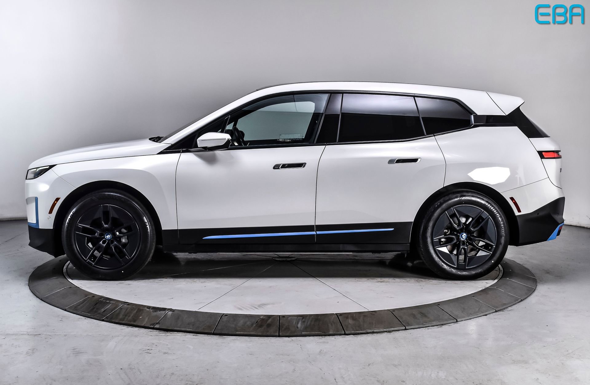 Used 2023 BMW iX xDrive50 w/ BMW I Signature Blue Package AWD/4WD image 3