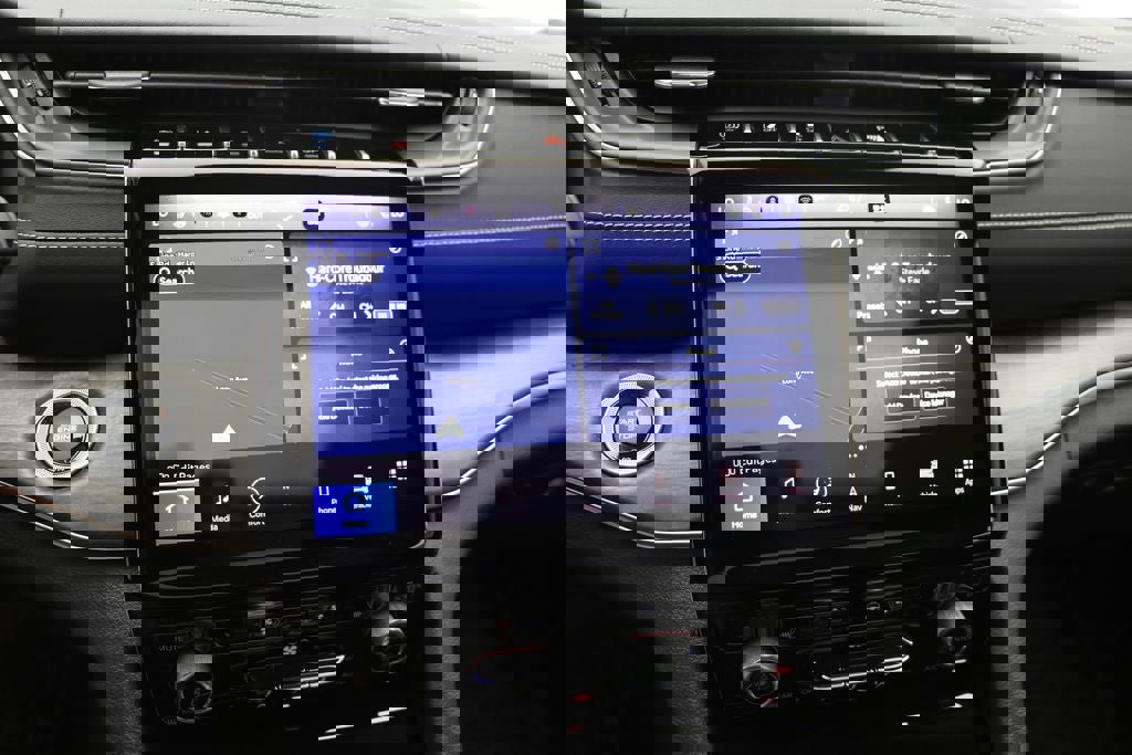 Used 2023 Jeep Grand Cherokee Overland w/ Advanced Protech Group III AWD/4WD image 22