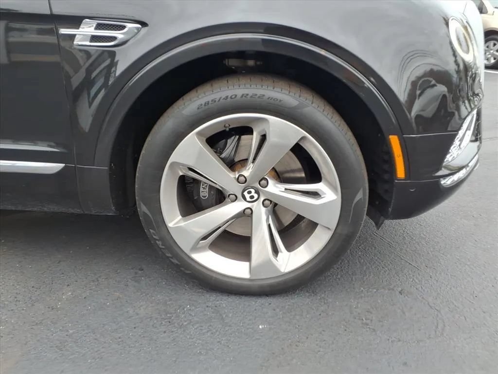 Used 2018 Bentley Bentayga AWD/4WD image 11