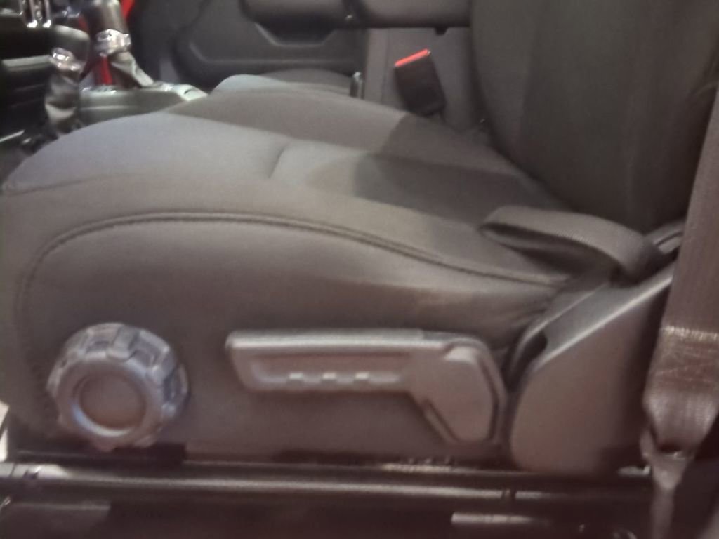 Used 2023 Jeep Wrangler Sport S image 9