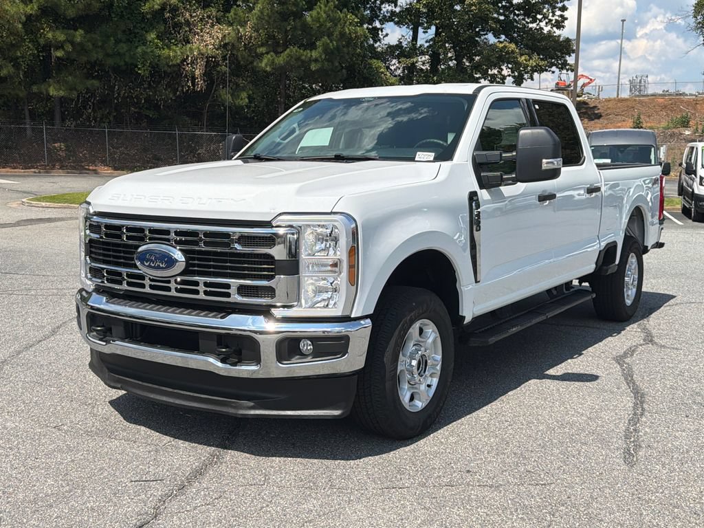 Used 2025 Ford F250 XLT AWD/4WD image 3