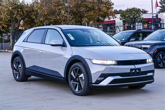 New 2026 Hyundai Ioniq 5 SE image 3