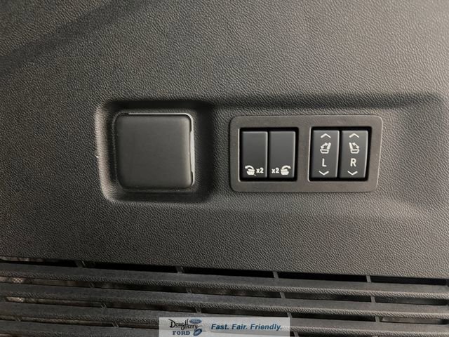 Used 2025 GMC Yukon XL AT4 Ultimate image 36