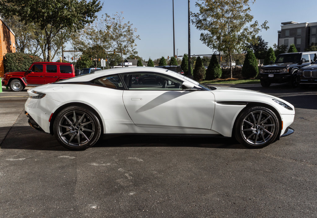 Used 2018 Aston Martin DB11 V12 RWD image 3