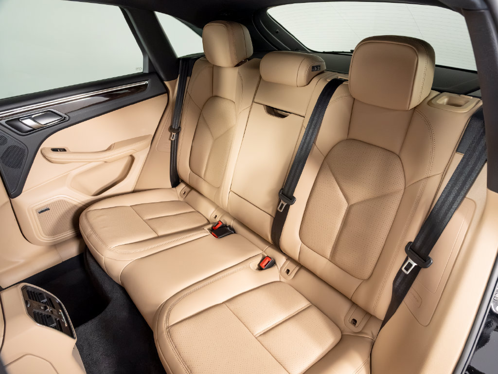 Certified 2026 Porsche Macan AWD/4WD image 42