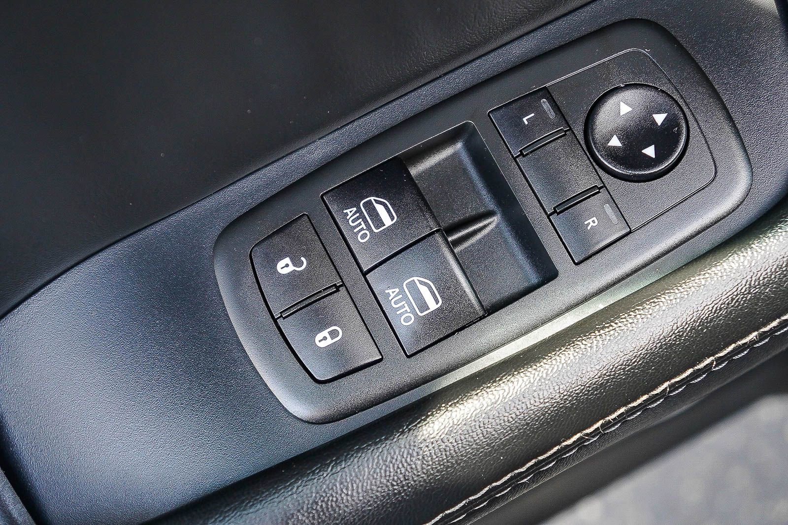 Used 2019 Dodge Challenger SXT w/ Plus Package image 27