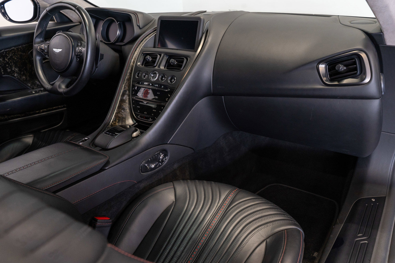 Used 2018 Aston Martin DB11 V12 RWD image 14