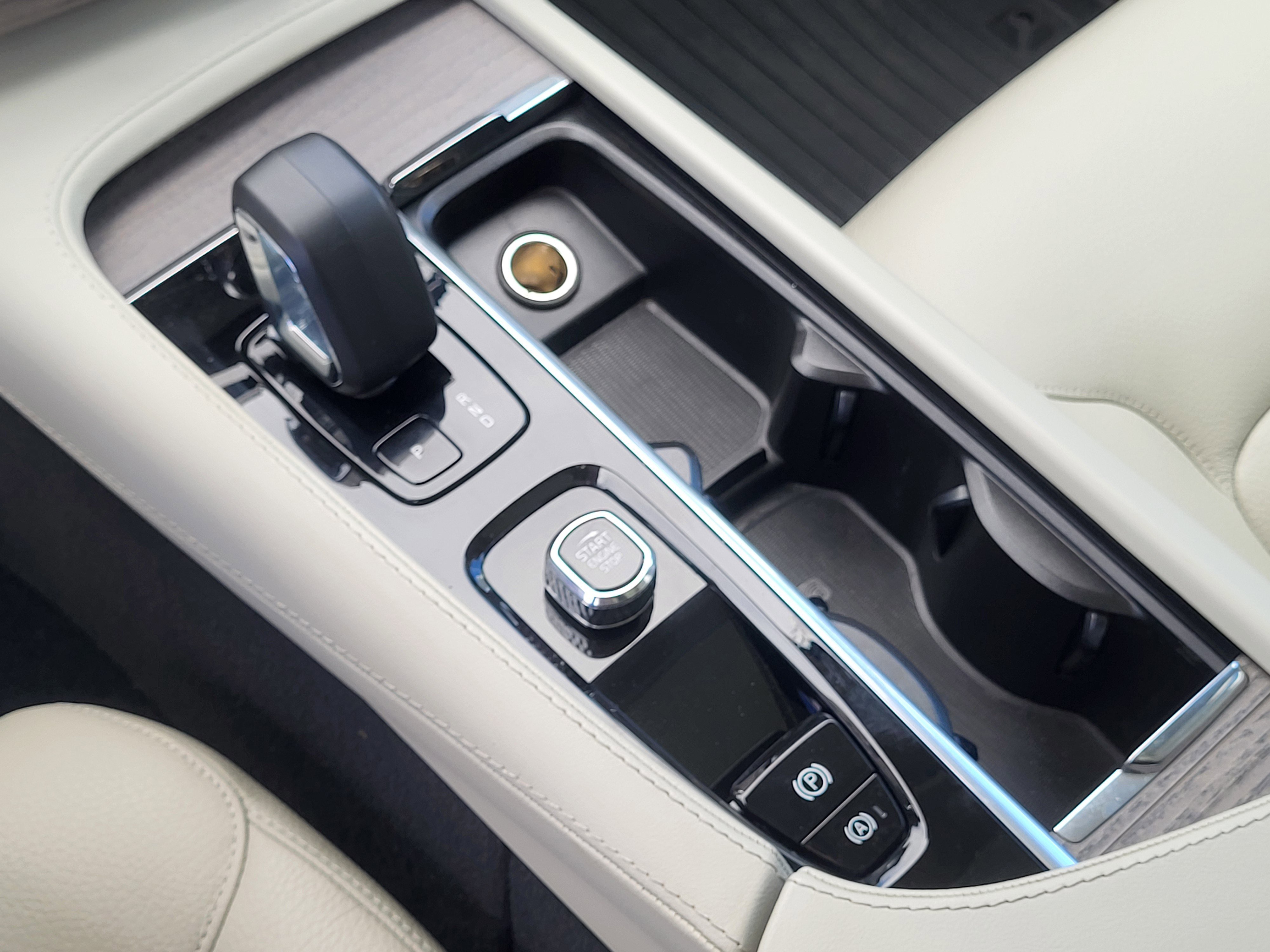 Certified 2024 Volvo XC90 T8 Plus w/ Protection Package Premier image 20