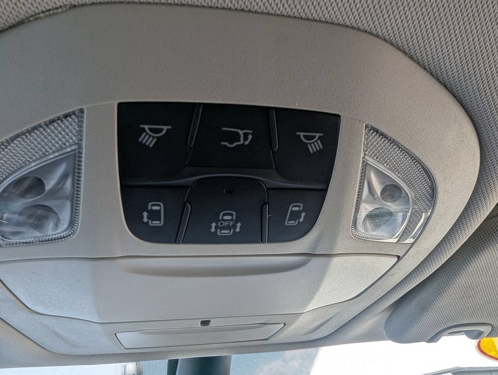 Used 2023 Chrysler Pacifica Touring-L FWD image 18