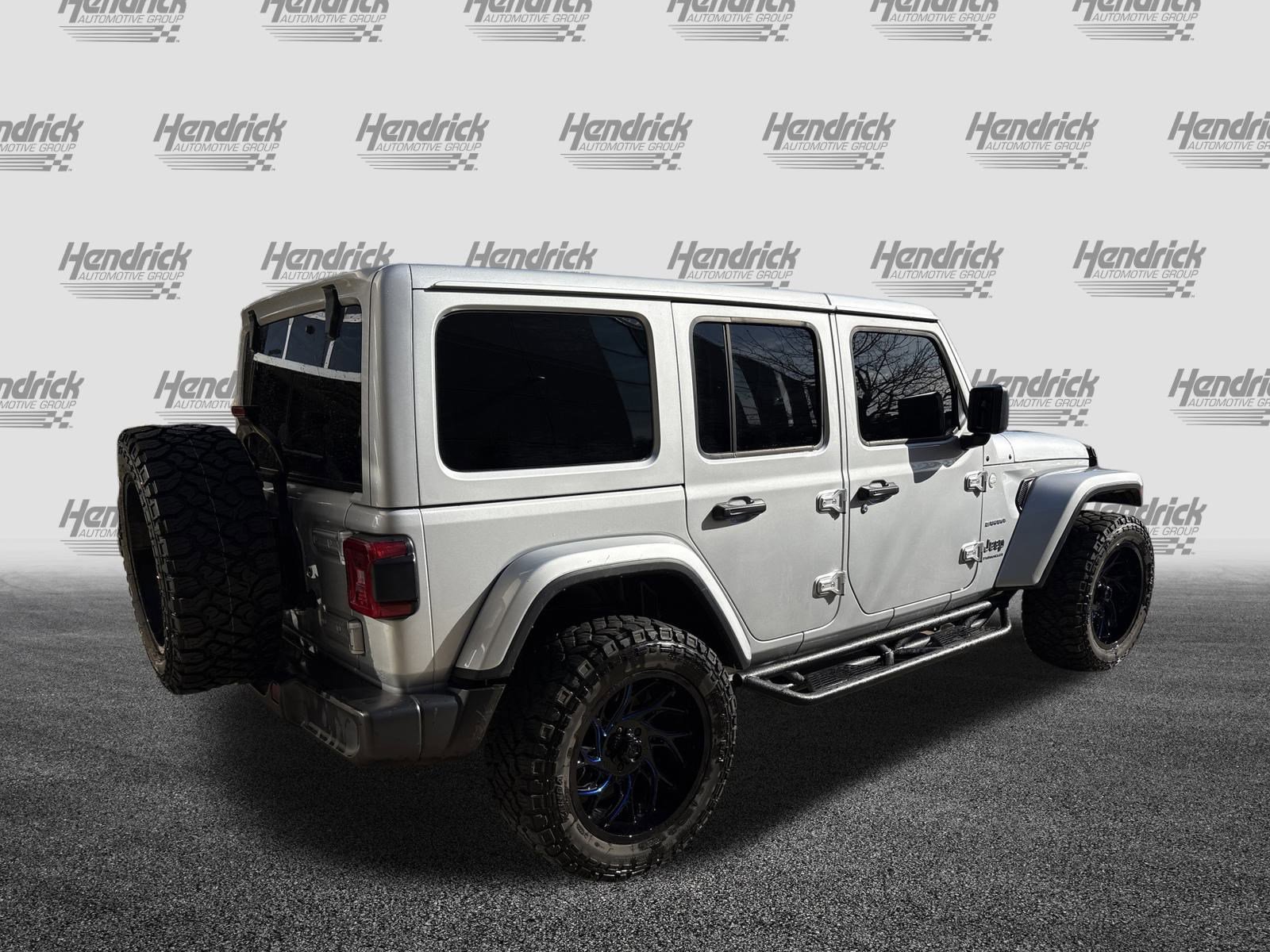 Used 2024 Jeep Wrangler Unlimited Sahara w/ Technology Group image 10