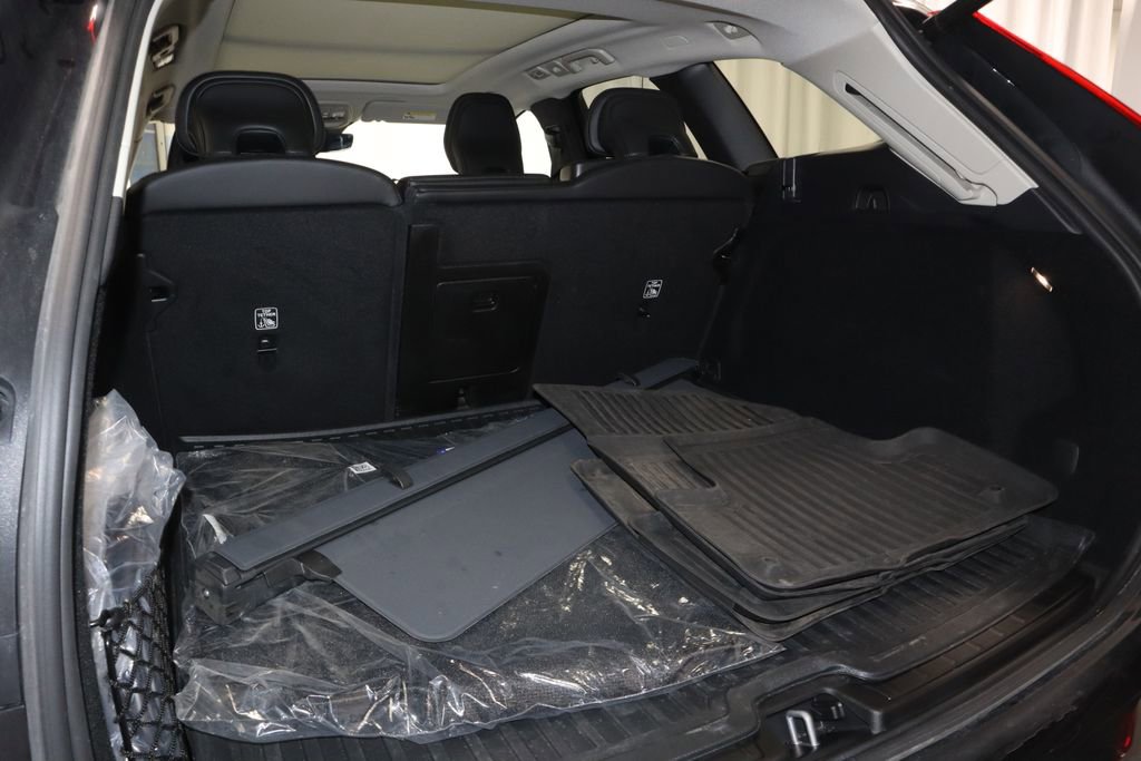 Used 2024 Volvo XC60 T8 Core image 18