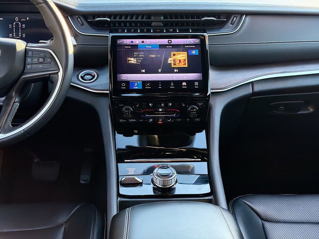 Used 2024 Jeep Grand Cherokee L Limited w/ Luxury Tech Group II image 19