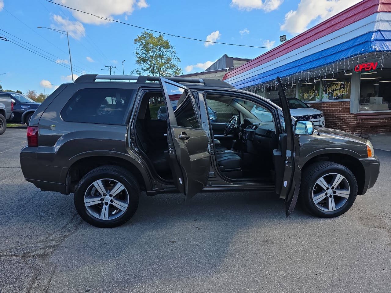 Used 2010 Mitsubishi Endeavor SE FWD image 27