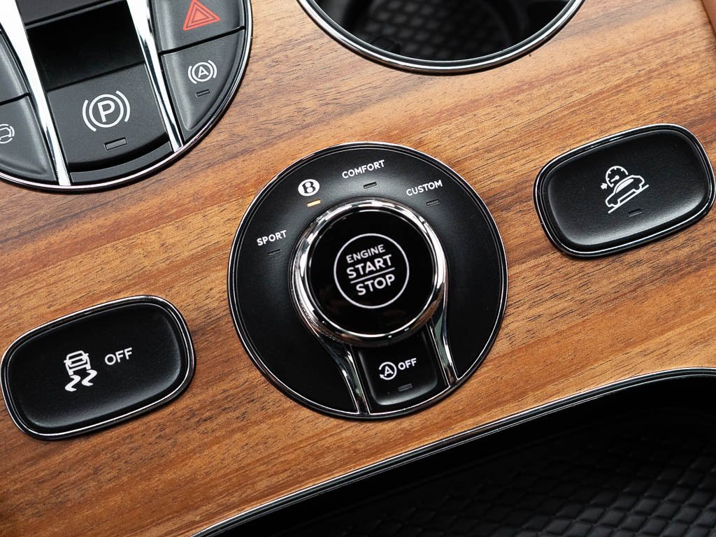 Used 2025 Bentley Bentayga Extended Wheelbase image 36