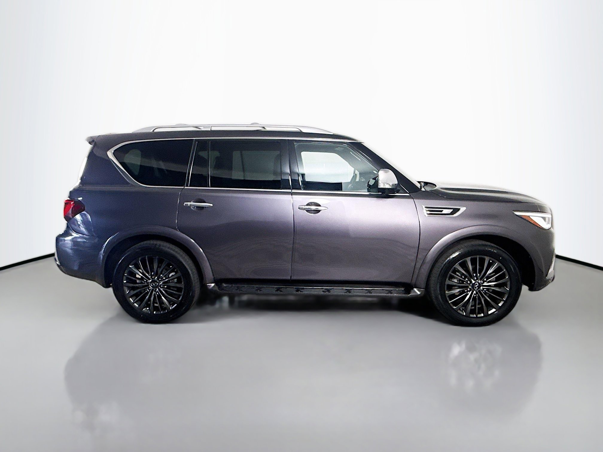 Used 2022 INFINITI QX80 Sensory w/ All-Season Package image 11