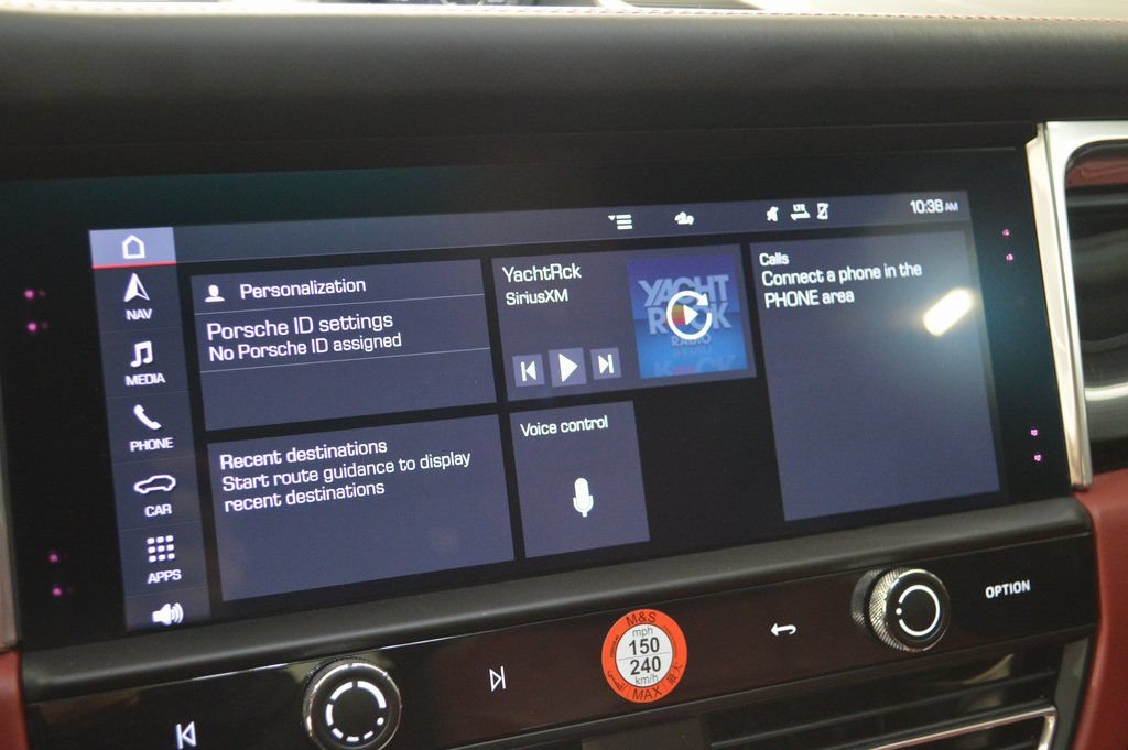 Certified 2025 Porsche Macan AWD/4WD image 28