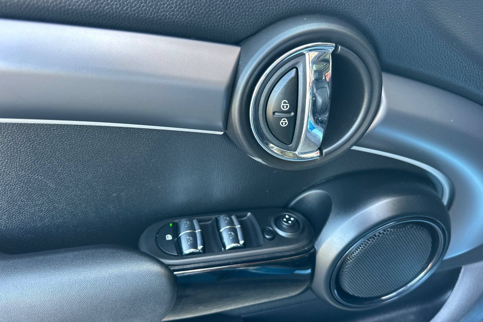 Used 2023 MINI Cooper S FWD image 11