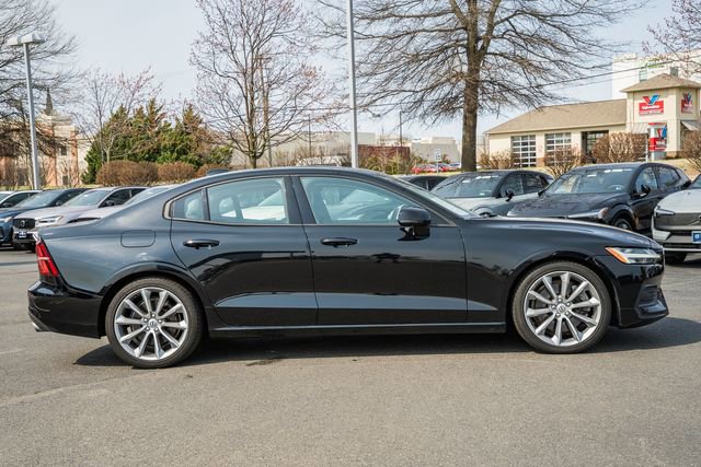 Used 2020 Volvo S60 T6 Momentum image 4
