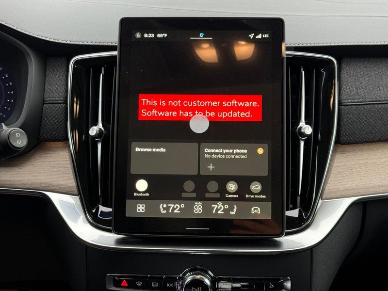 New 2026 Volvo XC90 B6 Plus w/ Protection Package Premier image 9