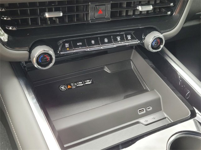 New 2025 Chevrolet Suburban Premier image 25