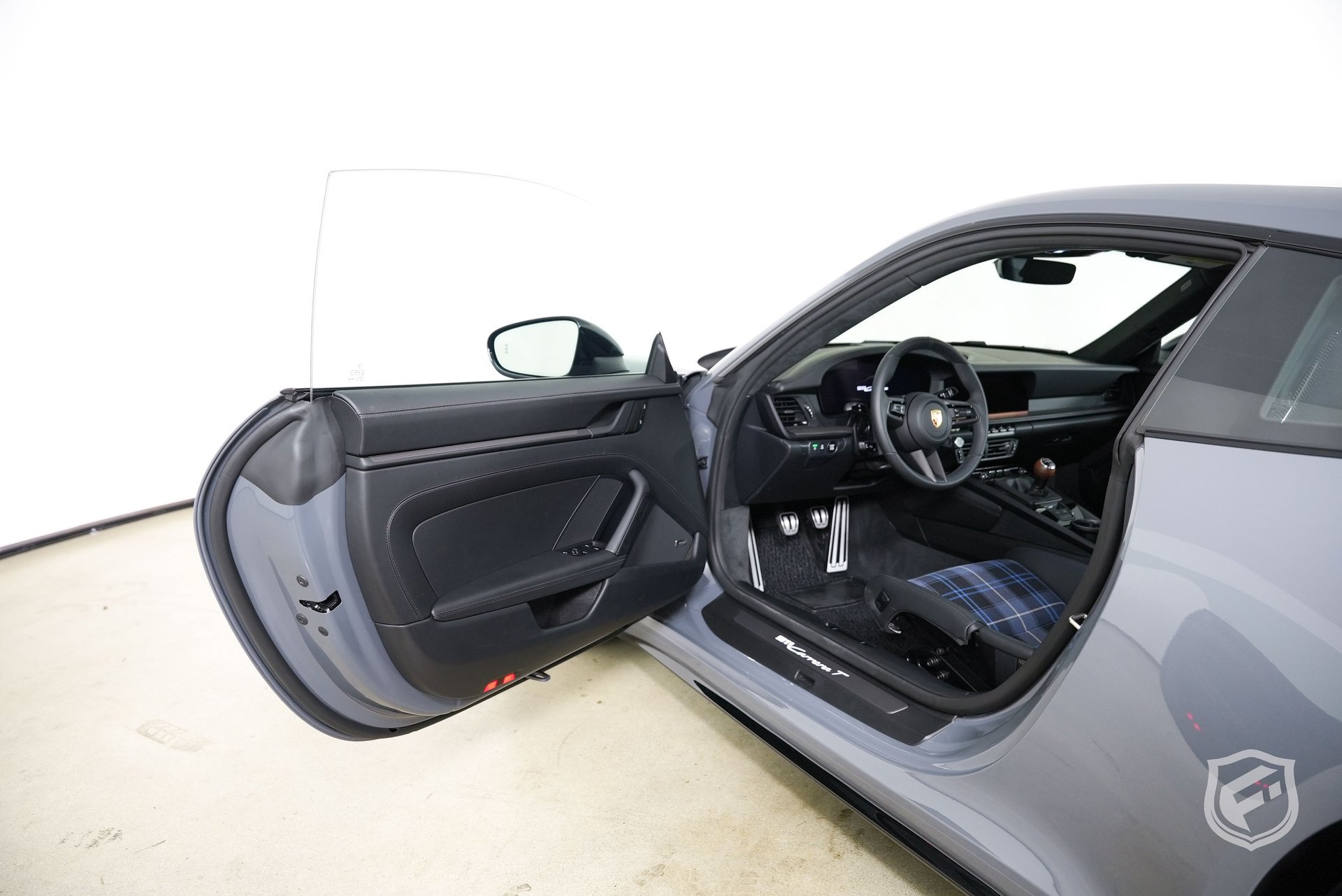 Used 2025 Porsche 911 Carrera RWD image 12