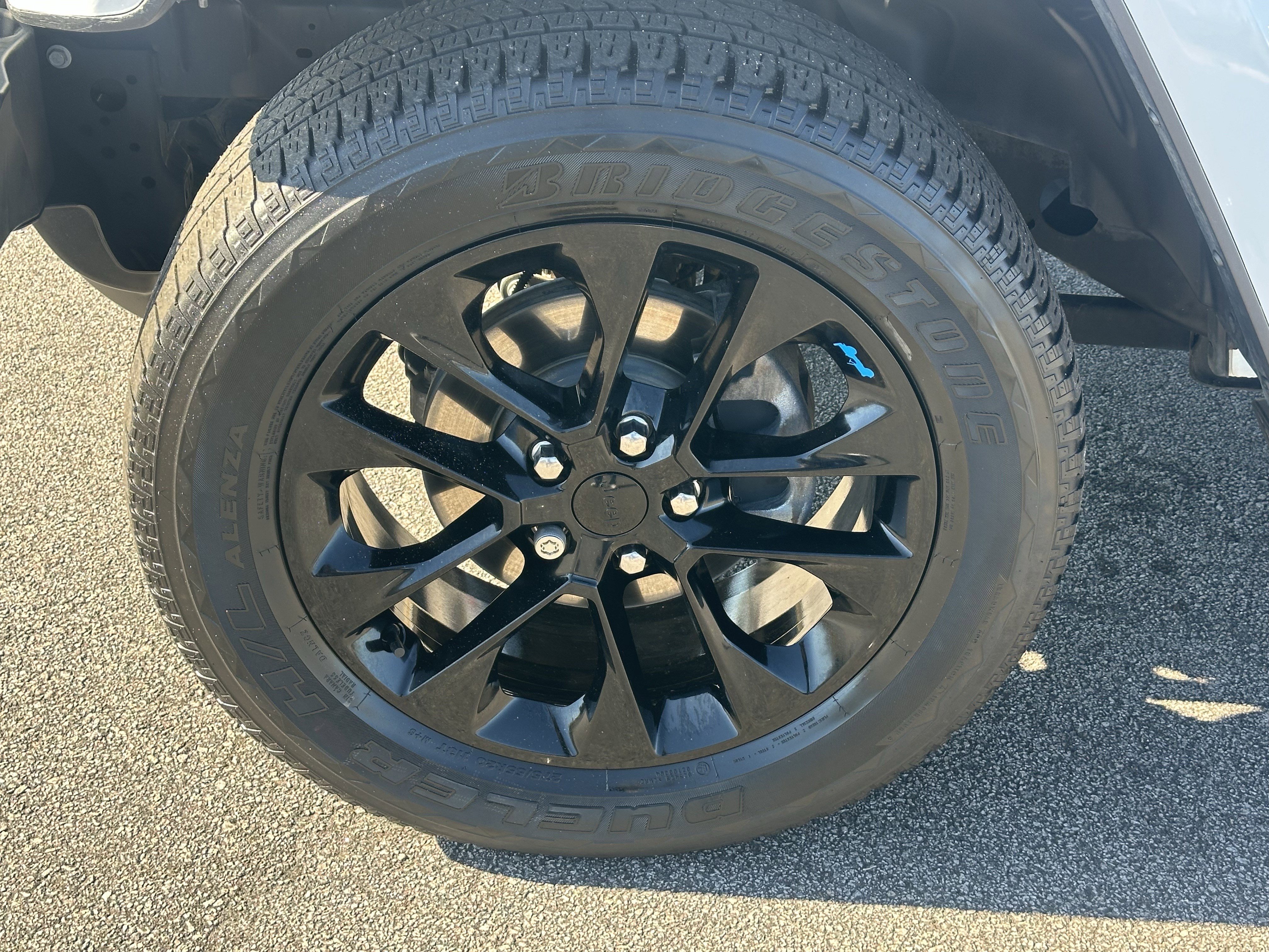 Used 2023 Jeep Wrangler Sahara w/ Cold Weather Group image 14