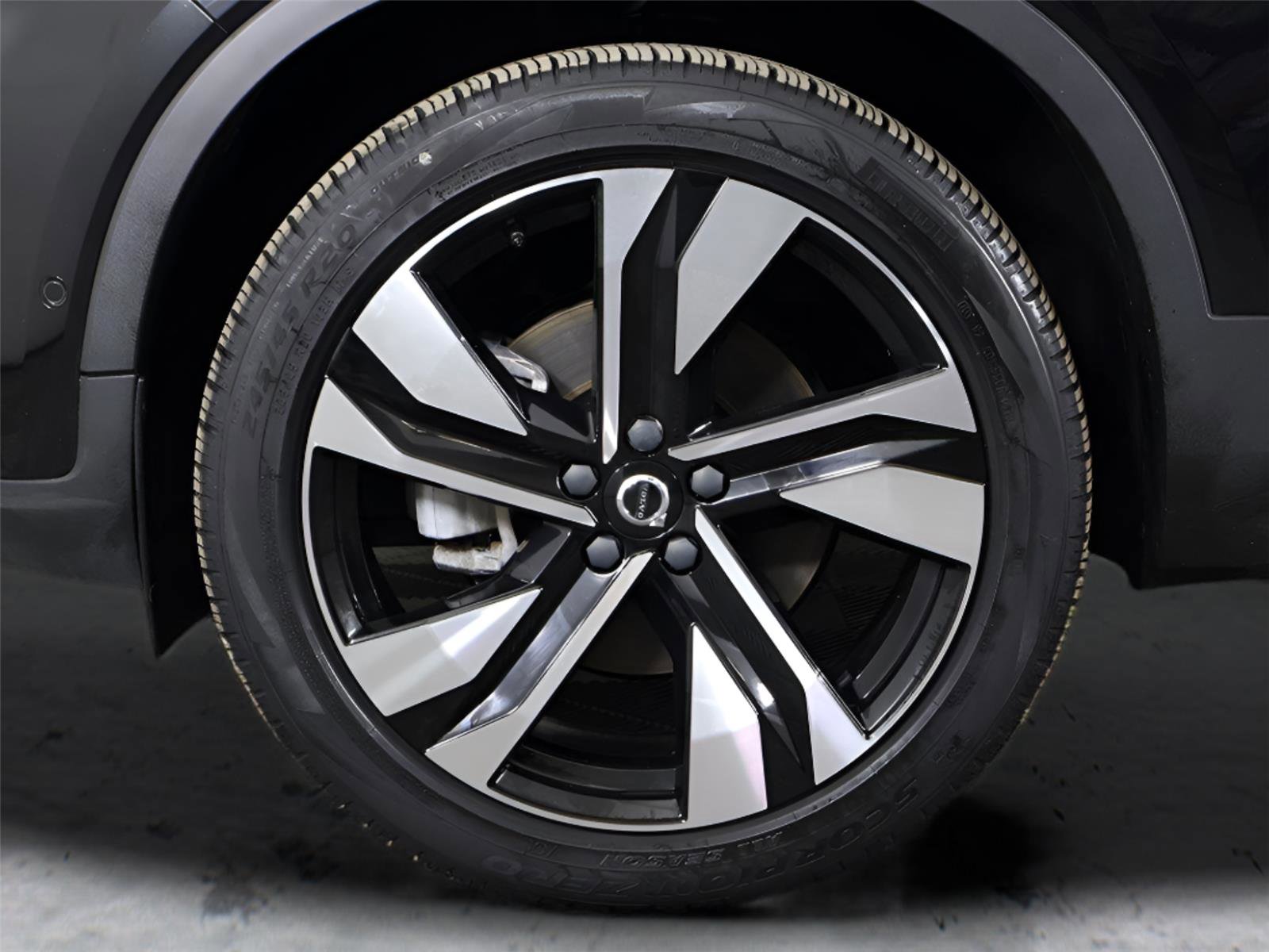 Used 2023 Volvo XC40 B5 Plus w/ Protection Package Premier image 24