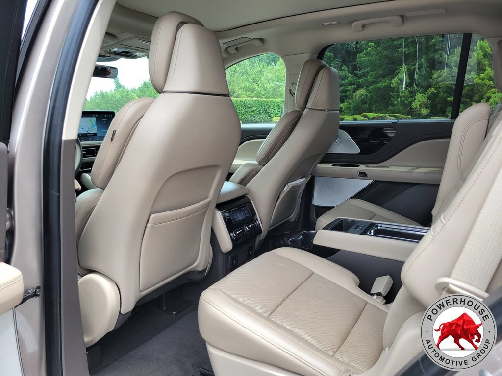 Used 2021 Lincoln Aviator Reserve w/ Equipment Group 201A RWD image 16