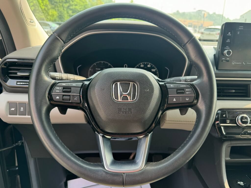 Used 2025 Honda Pilot Touring image 24