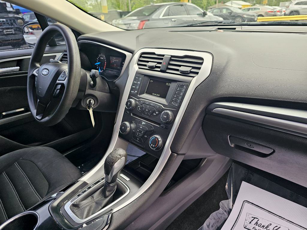 Used 2015 Ford Fusion SE FWD image 40