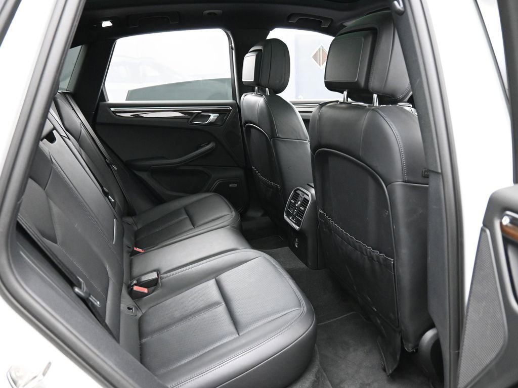Certified 2022 Porsche Macan image 27