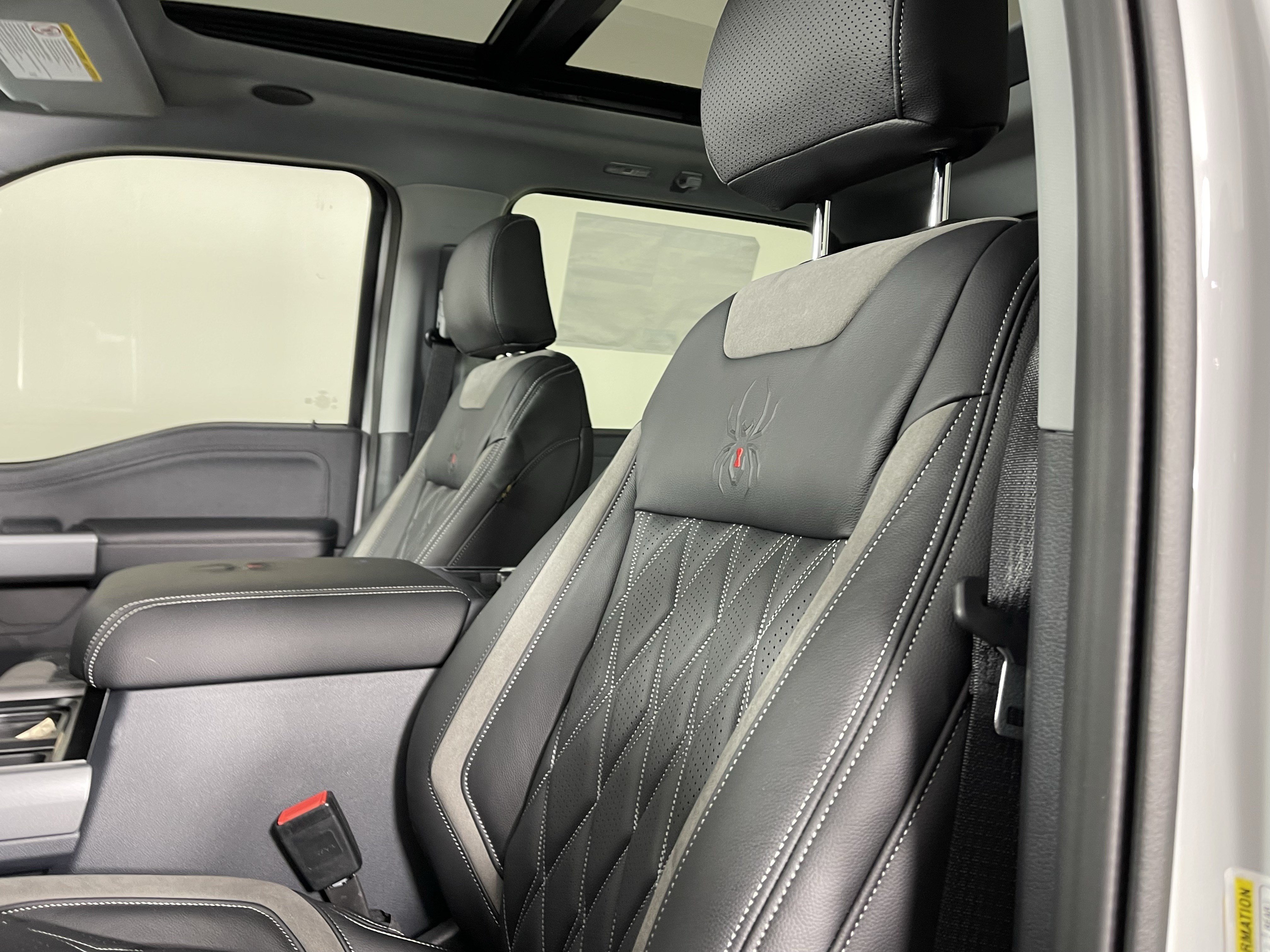 New 2026 Ford F250 Lariat w/ Black Appearance Package AWD/4WD image 18
