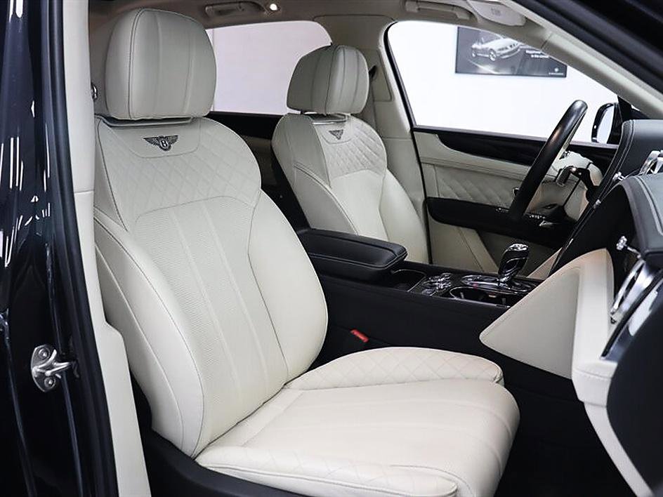 Used 2019 Bentley Bentayga AWD/4WD image 12