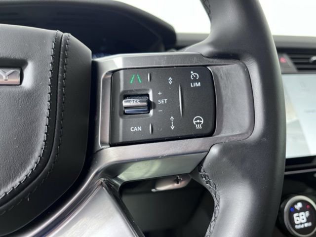 Used 2025 Land Rover Discovery Dynamic SE image 24