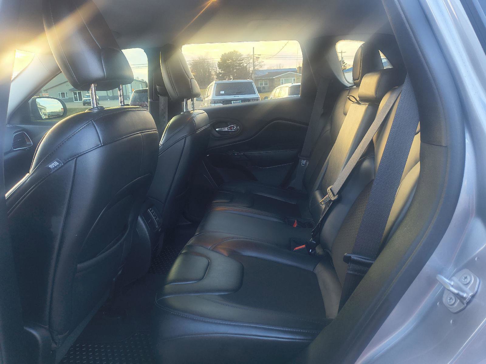 Used 2020 Jeep Cherokee Latitude Plus image 22