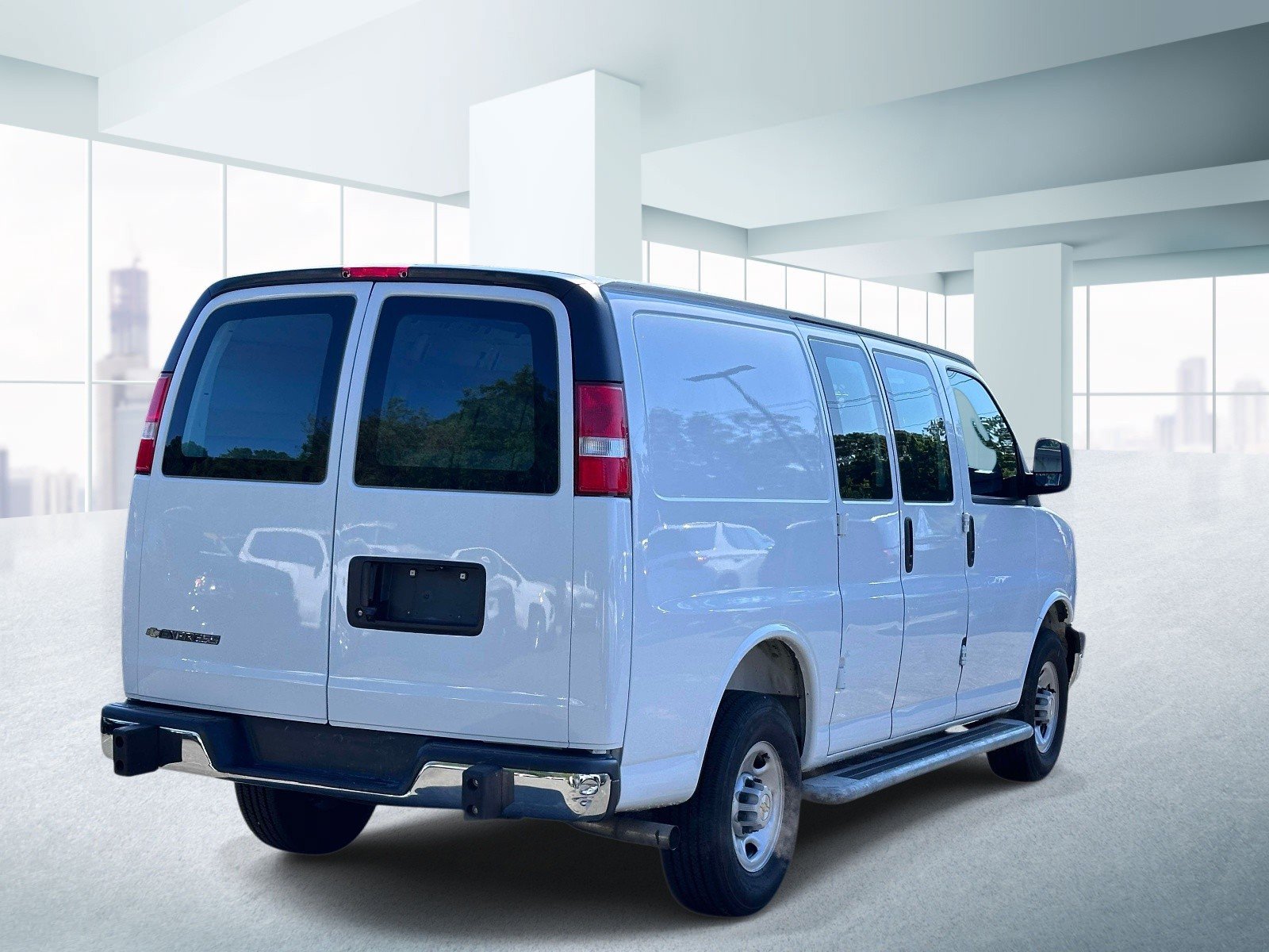Used 2025 Chevrolet Express 2500 RWD image 4