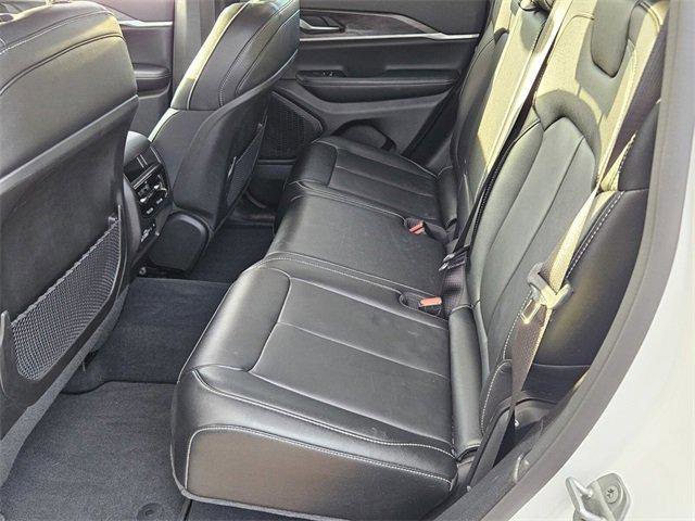 Used 2023 Jeep Grand Cherokee Limited image 10