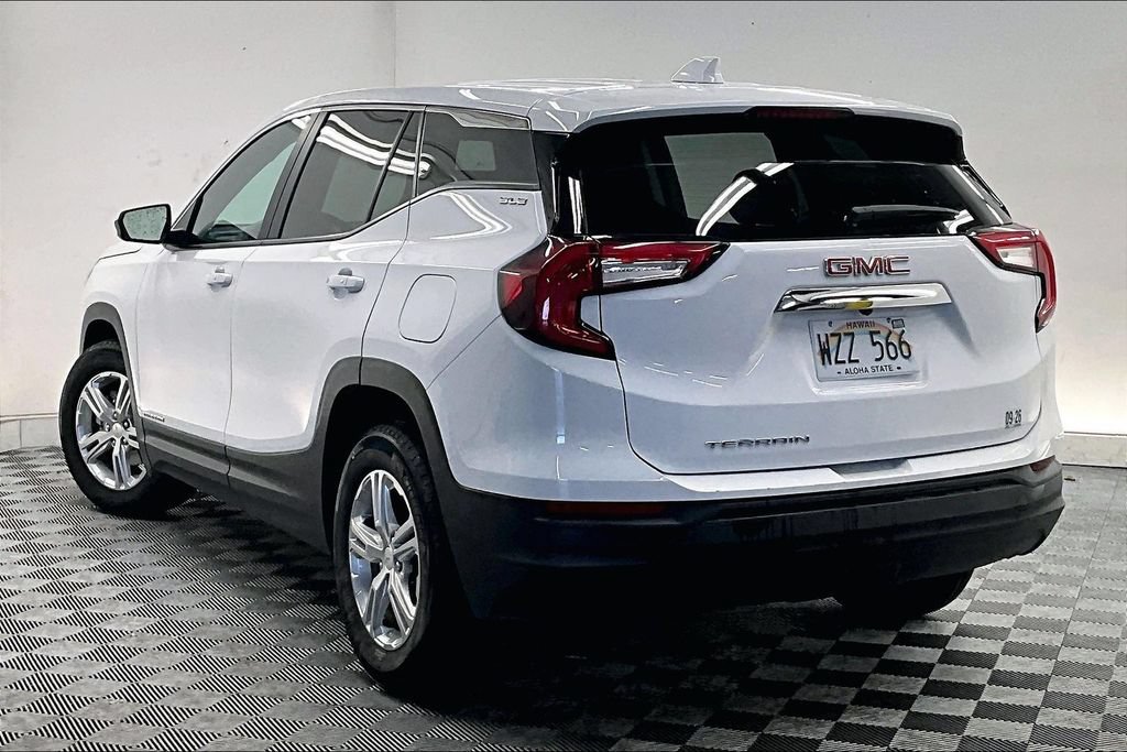 Used 2024 GMC Terrain SLE FWD image 10