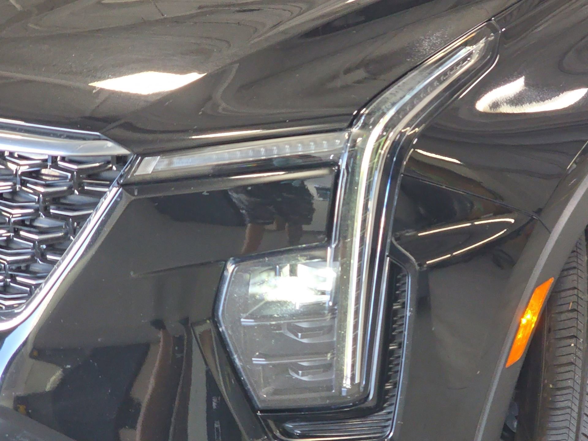 Used 2025 Cadillac XT4 Premium Luxury image 29