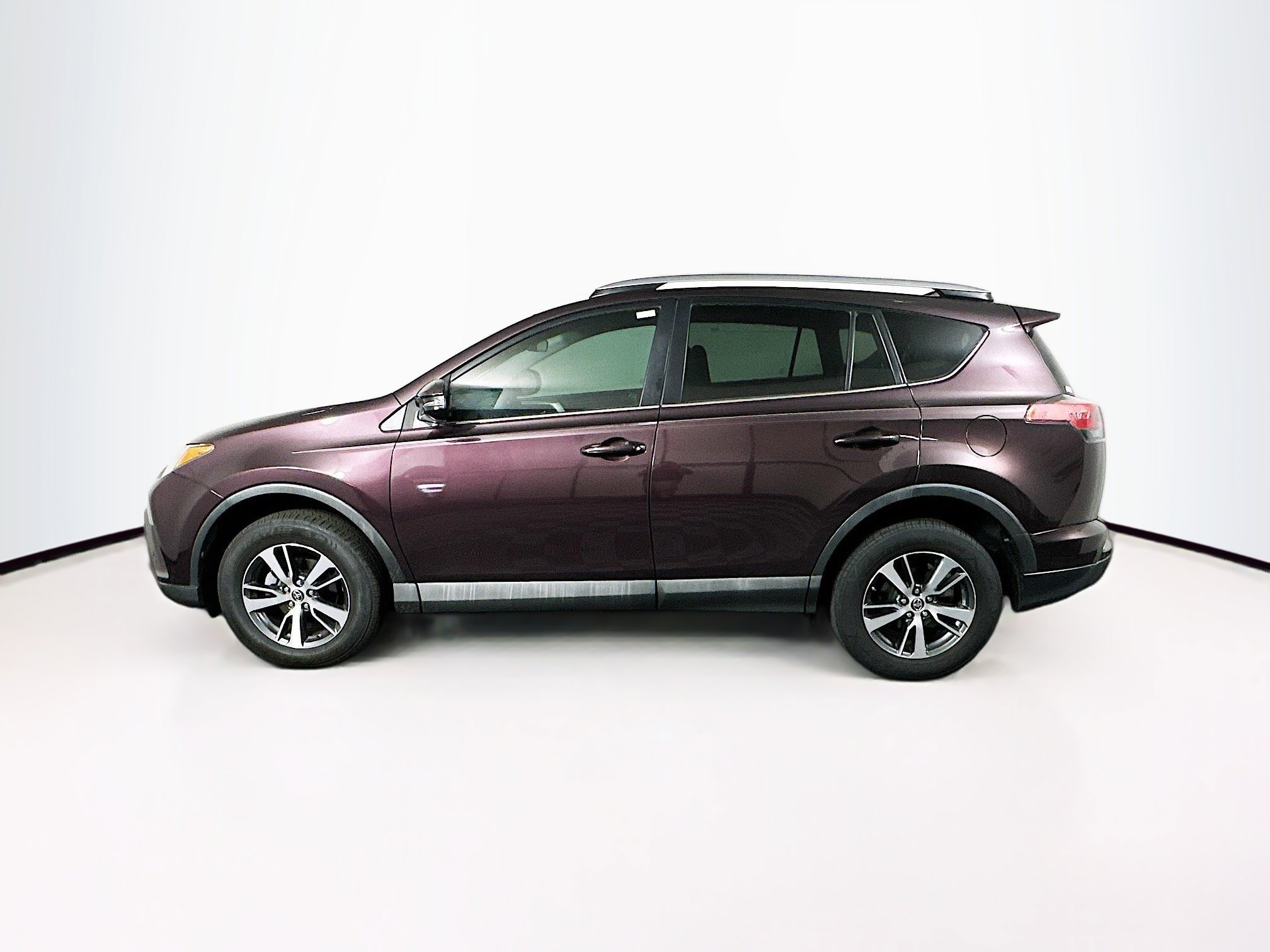 Used 2018 Toyota RAV4 XLE FWD image 4