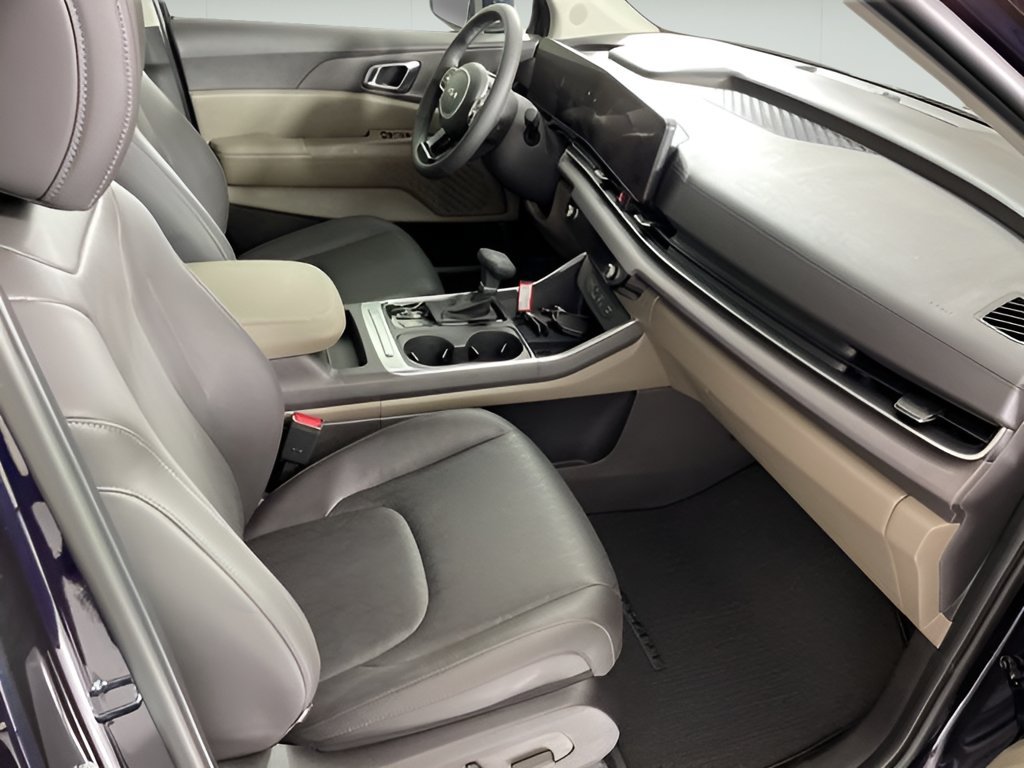 New 2026 Kia Carnival EX FWD image 32