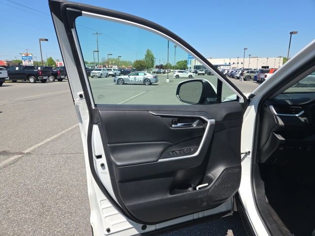 Used 2021 Toyota RAV4 XLE w/ XLE Grade Weather Package AWD/4WD image 14