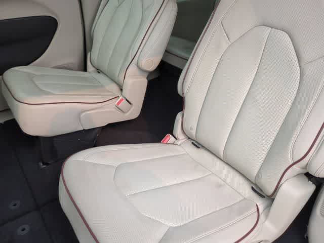Used 2020 Chrysler Pacifica Limited w/ Advanced Safetytec Group FWD image 20