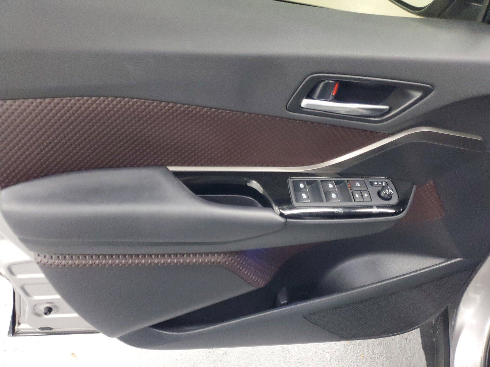 Used 2019 Toyota C-HR Limited FWD image 20