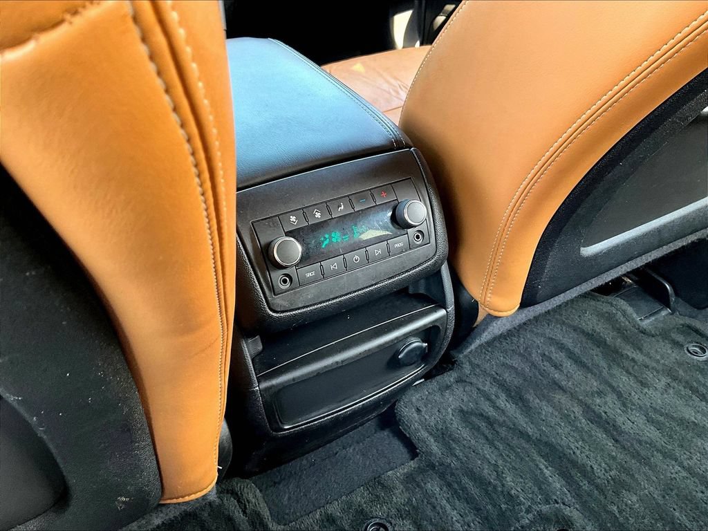 Used 2013 Chevrolet Traverse LTZ FWD image 12